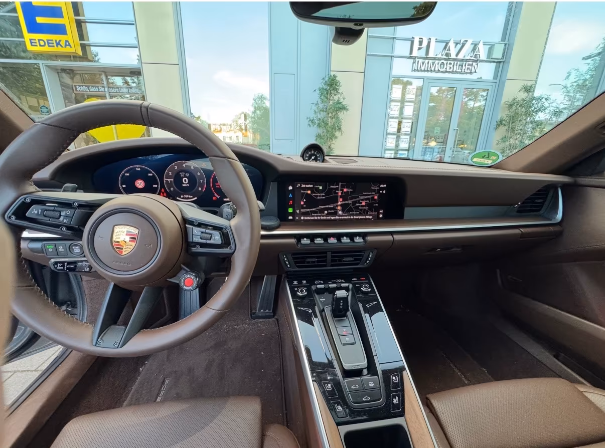 Porsche 992 Carrera — interiör i Nappa-helklädsel