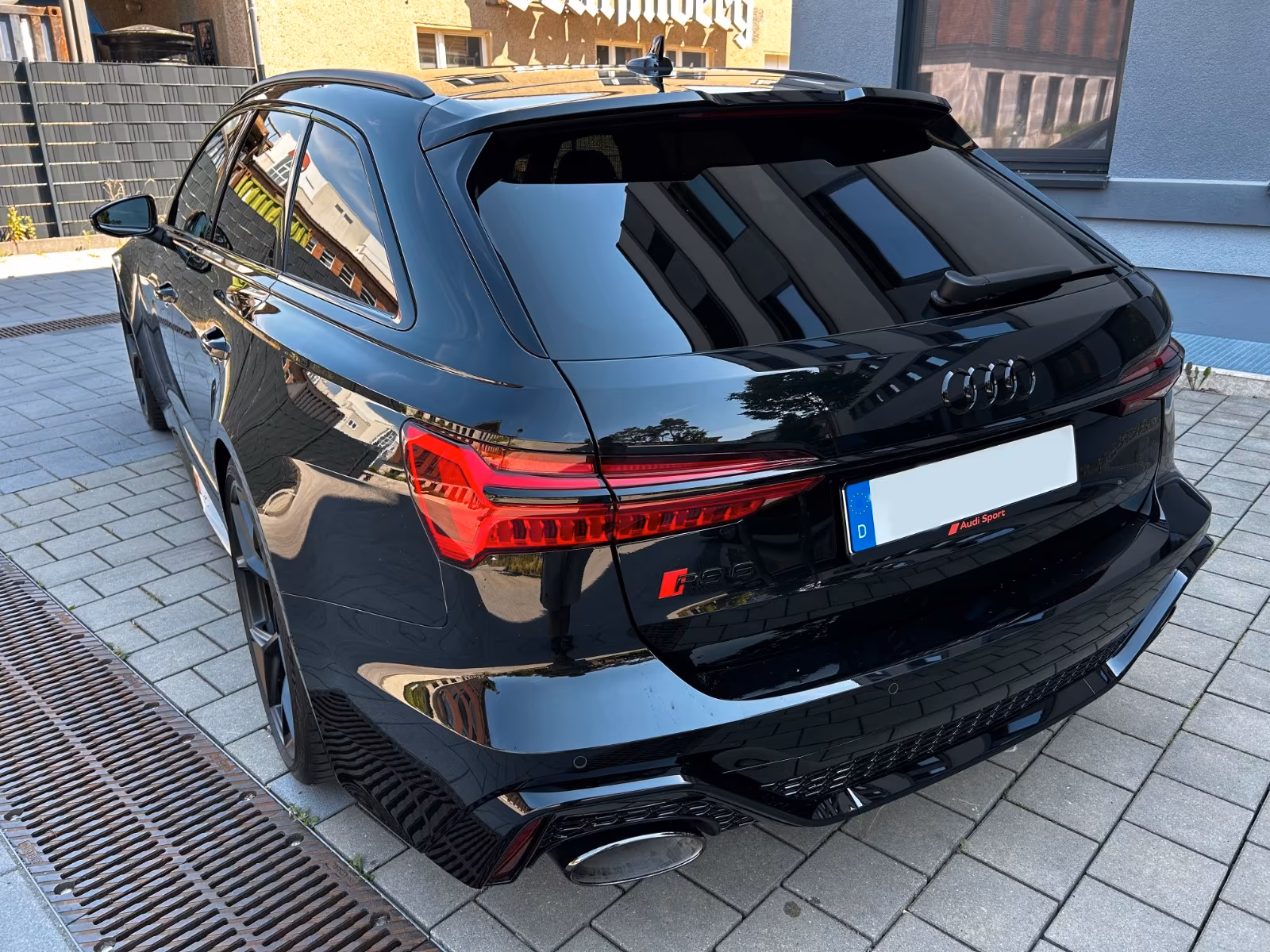 Audi RS6 Performance — bakparti snett bakifrån