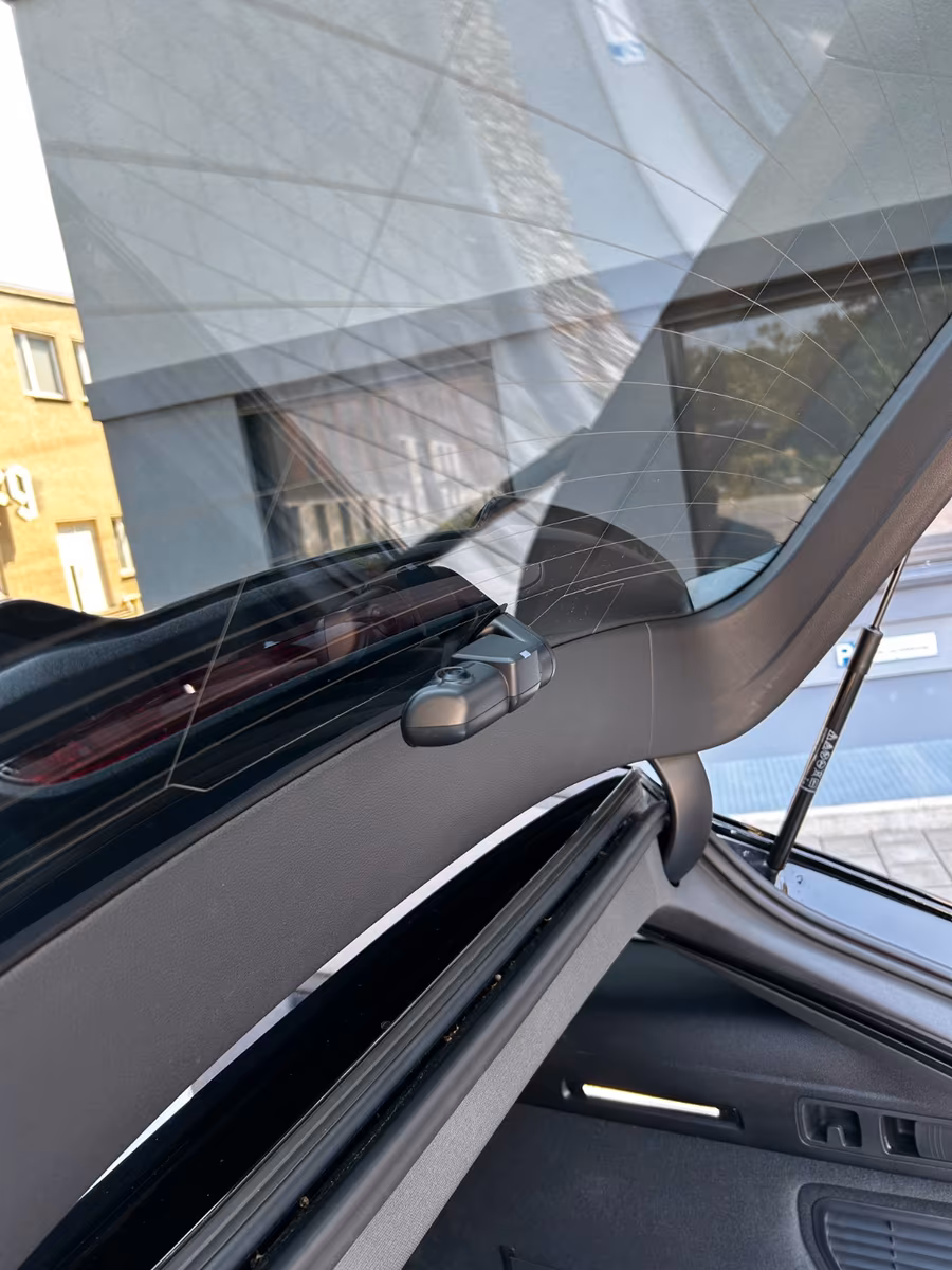 Audi RS6 Performance — baklucka med insynsskydd